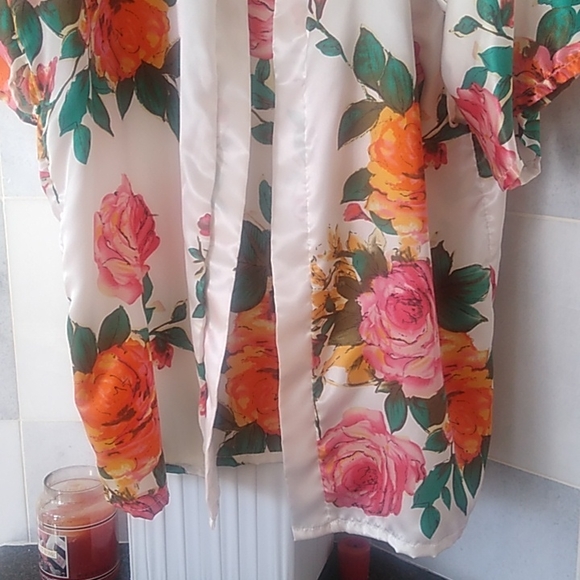 2 flowered Robes white and Peach Medium. Women's - Picture 4 of 13